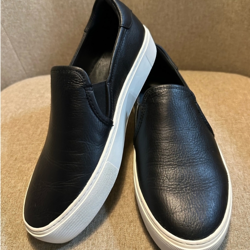 UGG Woman’s Jass Sneakers Size 7